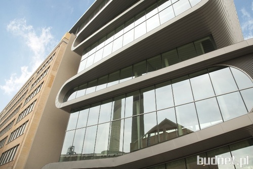 Tańczący wąż ze szkła_Nowy biurowiec koncernu Umicore w Antwerpii